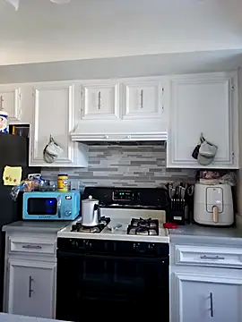 honeeyyy pot online show from February 17, 2025, 3:20 pm