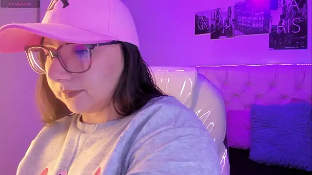 Snapshot of Roxxanne_Bail chatting on February 12, 2026, 2:50 am Roxxanne Bail online show from February 12, 2026, 2:50 am