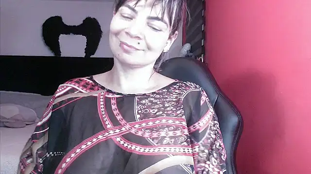 charlotedoll online show from November 6, 2025, 3:51 am