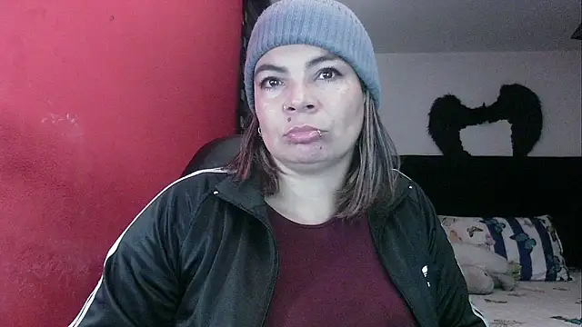 charlotedoll online show from April 3, 2026, 11:47 pm