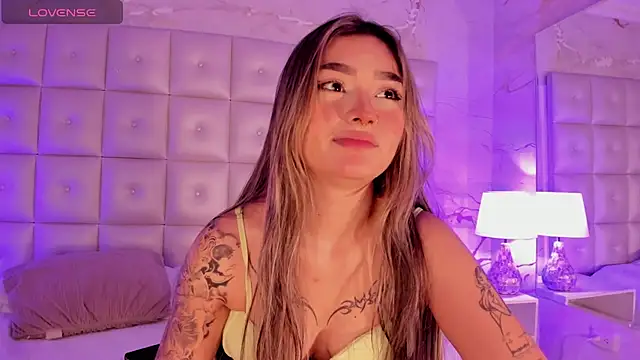 Snapshot of Arianavillada chatting on January 8, 2025, 3:19 am Arianavillada online show from January 8, 2025, 3:19 am