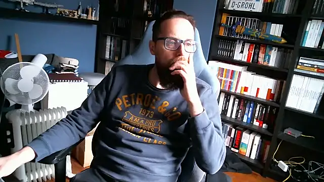 Snapshot of MeSteff chatting on December 14, 2024, 10:56 am MeSteff online show from December 14, 2024, 10:56 am