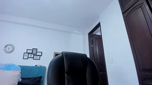 kamila lopez online show from October 21, 2025, 10:43 pm