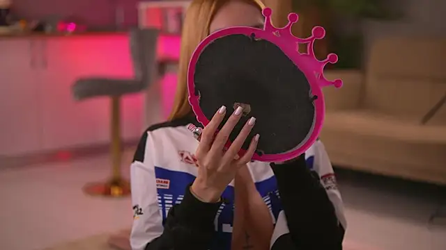 ButterflyLeah online show from October 22, 2025, 1:39 am