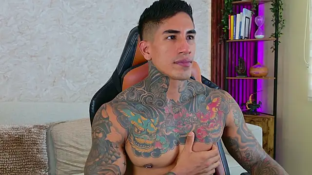 AdanReilly online show from November 18, 2025, 2:32 pm