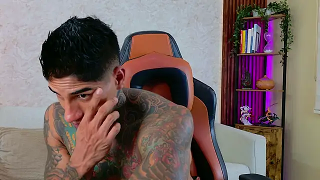 Snapshot of AdanReilly chatting on December 20, 2025, 2:24 pm AdanReilly online show from December 20, 2025, 2:24 pm