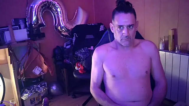 Snapshot of Lia_Y_PatrickX chatting on December 12, 2024, 2:26 am Lia Y PatrickX online show from December 12, 2024, 2:26 am
