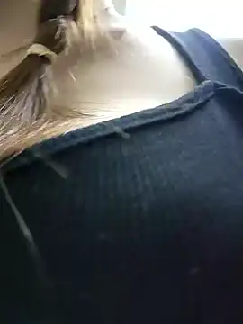 Snapshot of zizi_public chatting on March 2, 2025, 8:05 am zizi public online show from March 2, 2025, 8:05 am