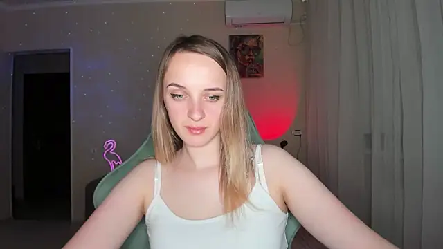 Snapshot of RouseReed chatting on April 17, 2026, 7:28 pm RouseReed online show from April 17, 2026, 7:28 pm