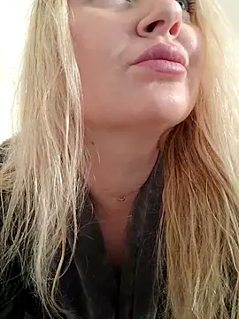 Snapshot of LadyLolyPop_ chatting on April 28, 2026, 1:37 am LadyLolyPop online show from April 28, 2026, 1:37 am