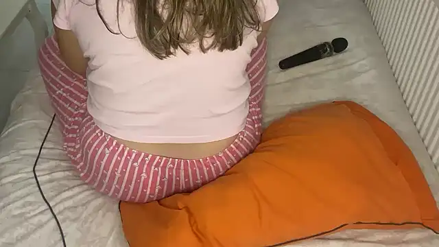 Snapshot of Ceyceys chatting on November 18, 2025, 11:58 am Ceyceys online show from November 18, 2025, 11:58 am