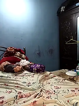 HottyOlly online show from November 1, 2025, 11:01 am