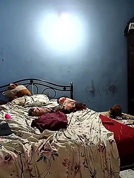 HottyOlly online show from November 3, 2025, 5:47 pm