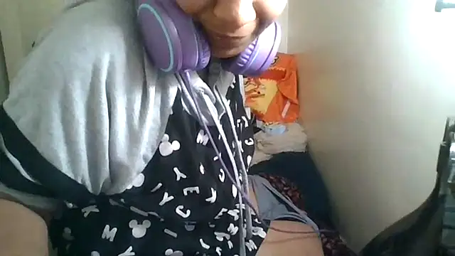 Snapshot of Daszler chatting on February 18, 2025, 7:43 am Daszler online show from February 18, 2025, 7:43 am