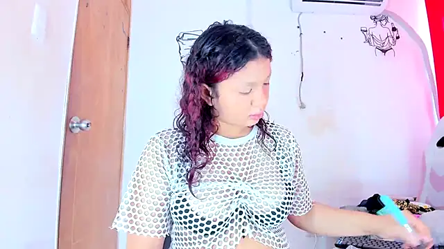 Emily Coper18 online show from March 6, 2026, 1:51 pm