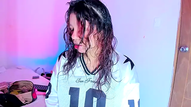 Emily Coper18 online show from March 30, 2026, 1:45 pm