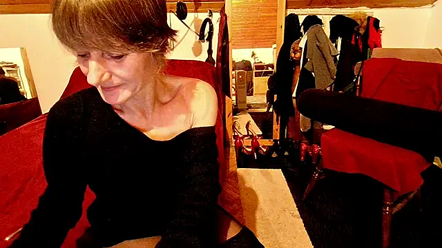 Snapshot of Hot_Colettte chatting on December 19, 2025, 11:01 pm Hot Colettte online show from December 19, 2025, 11:01 pm