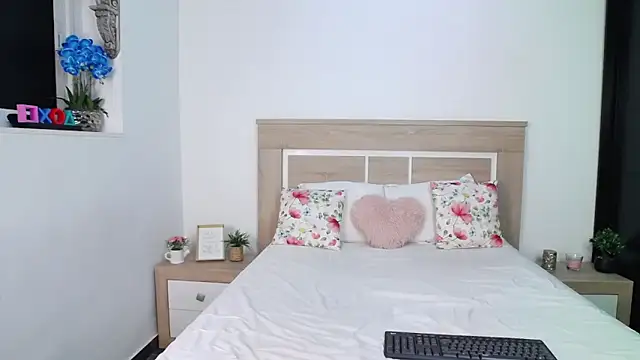 AylinRoss online show from October 6, 2025, 6:16 pm