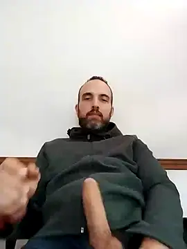 Snapshot of leon3875 chatting on December 2, 2024, 3:25 pm leon3875 online show from December 2, 2024, 3:25 pm