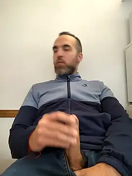 Snapshot of leon3875 chatting on September 25, 2025, 3:27 pm leon3875 online show from September 25, 2025, 3:27 pm