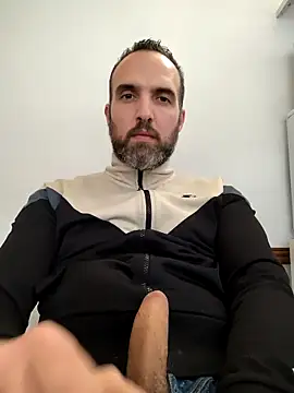 Snapshot of leon3875 chatting on October 9, 2025, 3:32 pm leon3875 online show from October 9, 2025, 3:32 pm