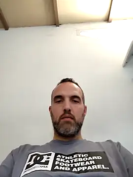 Snapshot of leon3875 chatting on November 26, 2025, 3:35 pm leon3875 online show from November 26, 2025, 3:35 pm