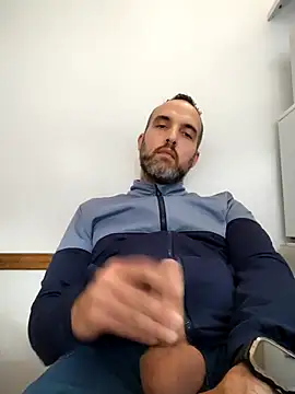 Snapshot of leon3875 chatting on December 2, 2025, 3:29 pm leon3875 online show from December 2, 2025, 3:29 pm