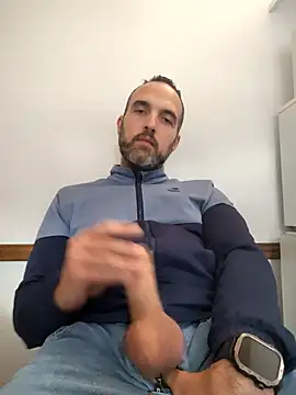 Snapshot of leon3875 chatting on December 5, 2025, 3:30 pm leon3875 online show from December 5, 2025, 3:30 pm