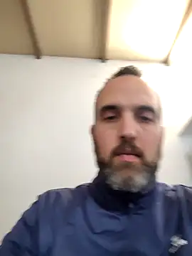 Snapshot of leon3875 chatting on December 18, 2025, 3:29 pm leon3875 online show from December 18, 2025, 3:29 pm