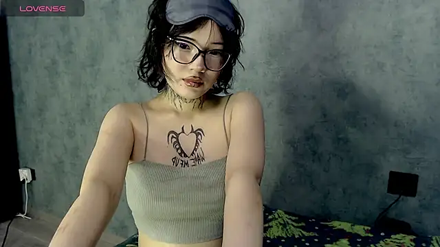 LizzieLight online show from December 17, 2024, 1:07 am