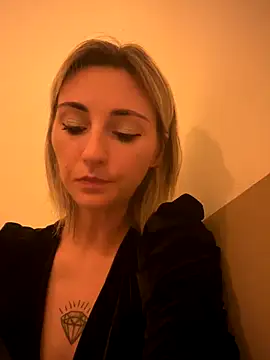 sexy blondie92 online show from October 25, 2025, 8:14 pm