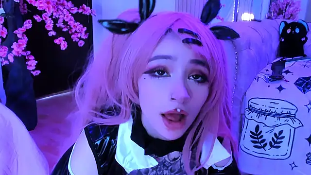 zephirahabney online show from February 2, 2025, 5:04 pm