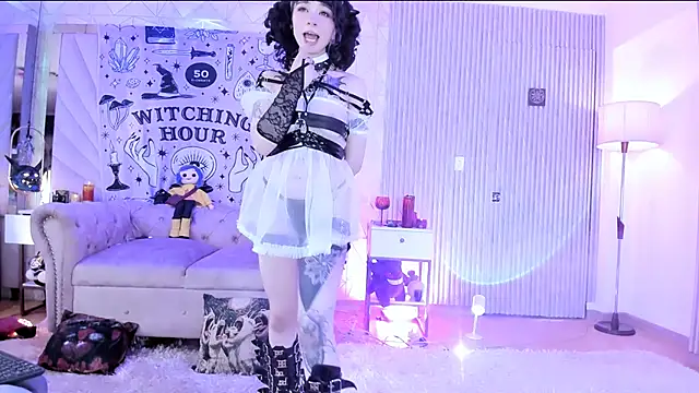 zephirahabney online show from October 12, 2025, 2:49 pm