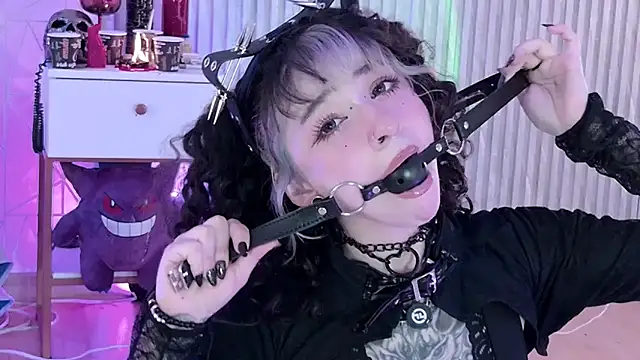 zephirahabney online show from November 13, 2025, 4:06 pm