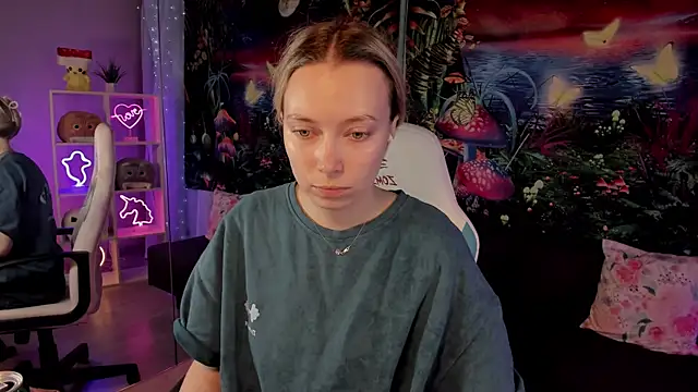 TiffanyBatson online show from February 8, 2025, 6:22 am