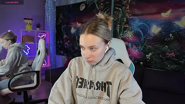 TiffanyBatson online show from February 25, 2025, 3:42 am