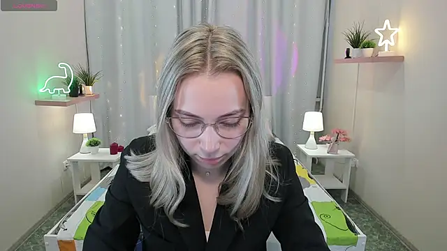 TiffanyBatson online show from March 6, 2025, 4:08 am