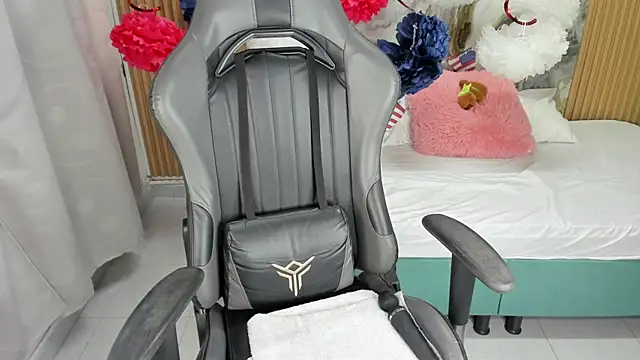 Lili 16 online show from September 18, 2025, 11:12 am