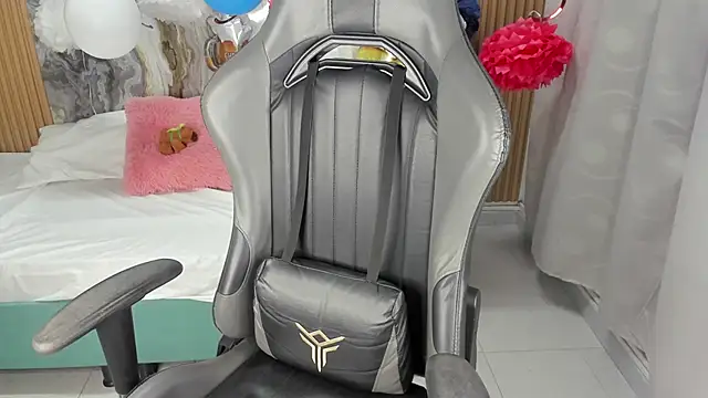 Lili 16 online show from October 4, 2025, 10:57 am