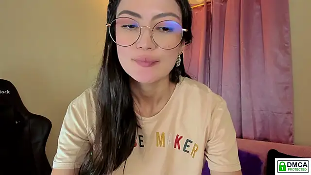 Lilabril online show from March 7, 2025, 3:39 pm