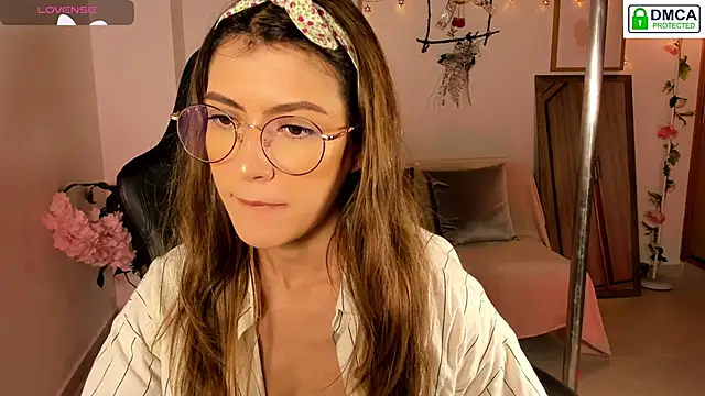 Snapshot of Lilabril chatting on December 22, 2025, 2:36 pm Lilabril online show from December 22, 2025, 2:36 pm