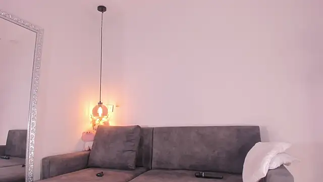 Isabella francoo online show from October 6, 2025, 12:13 pm