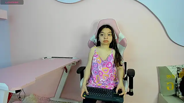 CharlotteMuller online show from November 21, 2025, 8:51 pm