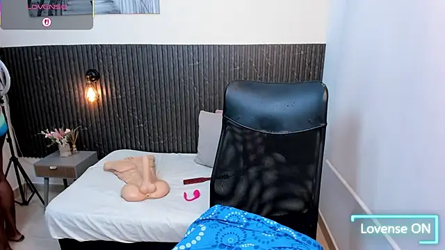 chanel brunette online show from January 10, 2026, 6:20 pm