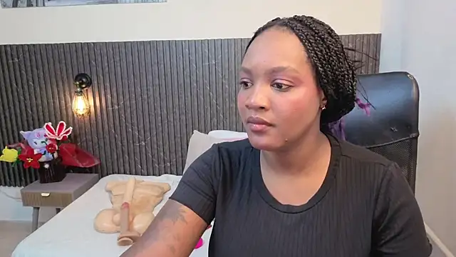 chanel brunette online show from March 12, 2026, 8:15 pm