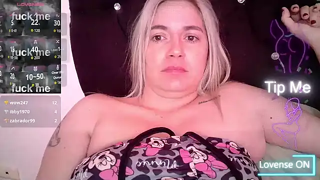 Snapshot of Izury_Blondee chatting on September 21, 2025, 12:07 pm Izury Blondee online show from September 21, 2025, 12:07 pm