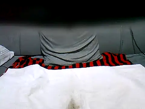 cutey-smile online show from March 13, 2025, 1:43 am