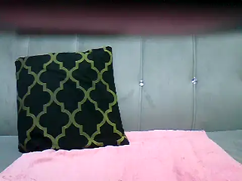 cutey-smile online show from March 21, 2025, 8:29 pm