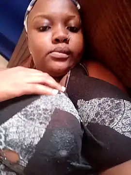 Snapshot of queennapal chatting on April 3, 2026, 6:33 am queennapal online show from April 3, 2026, 6:33 am