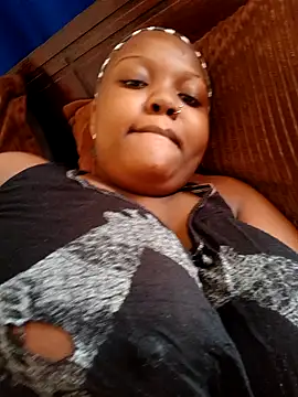 Snapshot of queennapal chatting on April 5, 2026, 6:21 am queennapal online show from April 5, 2026, 6:21 am